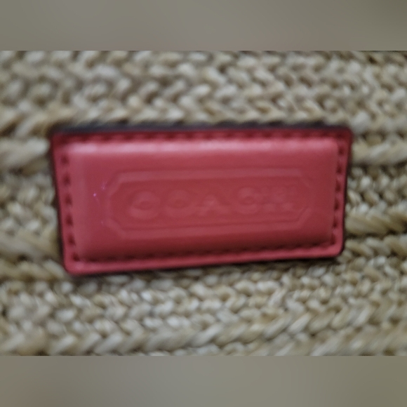 Coach straw floral shoulder bag. Excellent condition Flower applique tote. - Picture 8 of 11